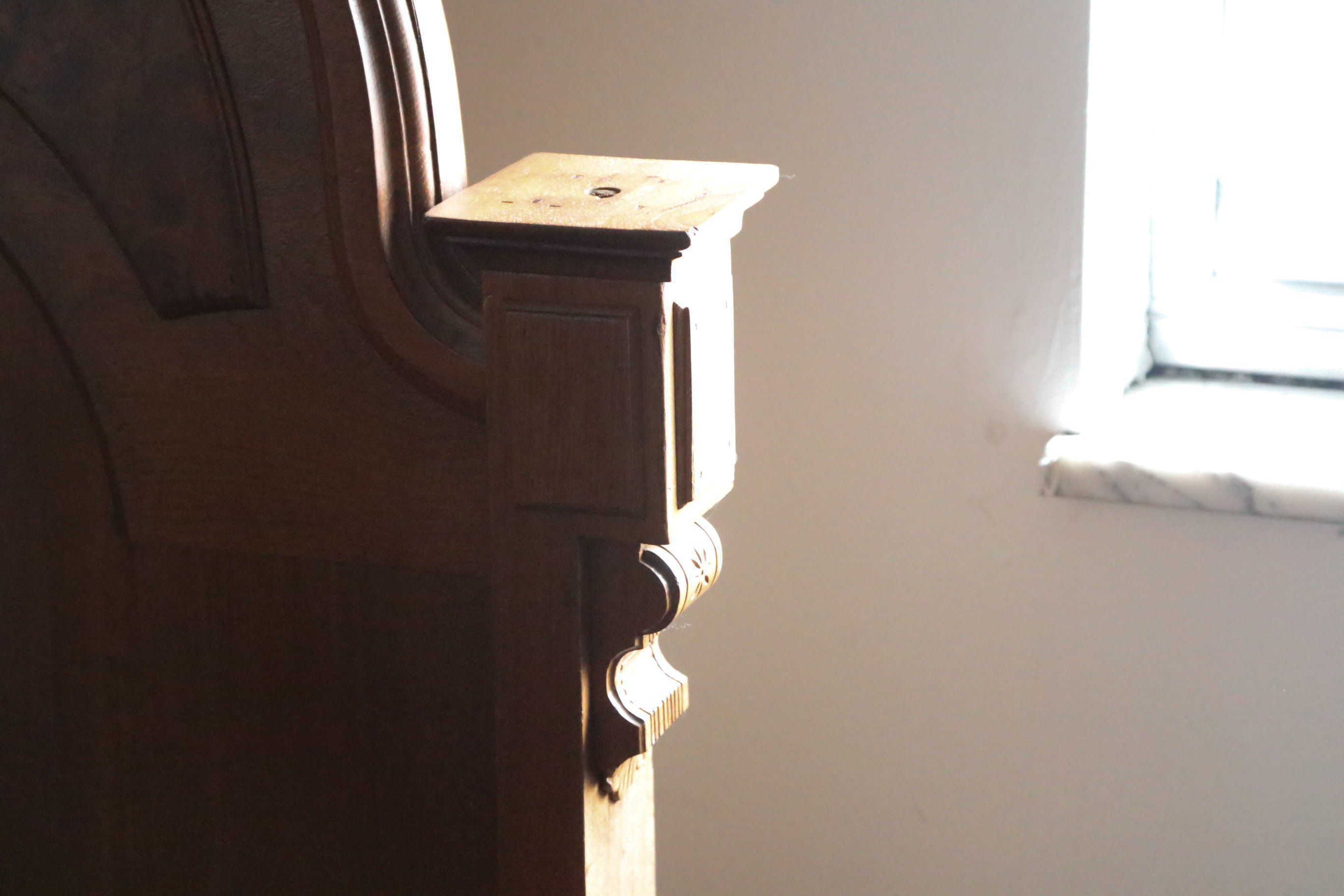 Decorative Antique Carved Victorian Walnut Crib