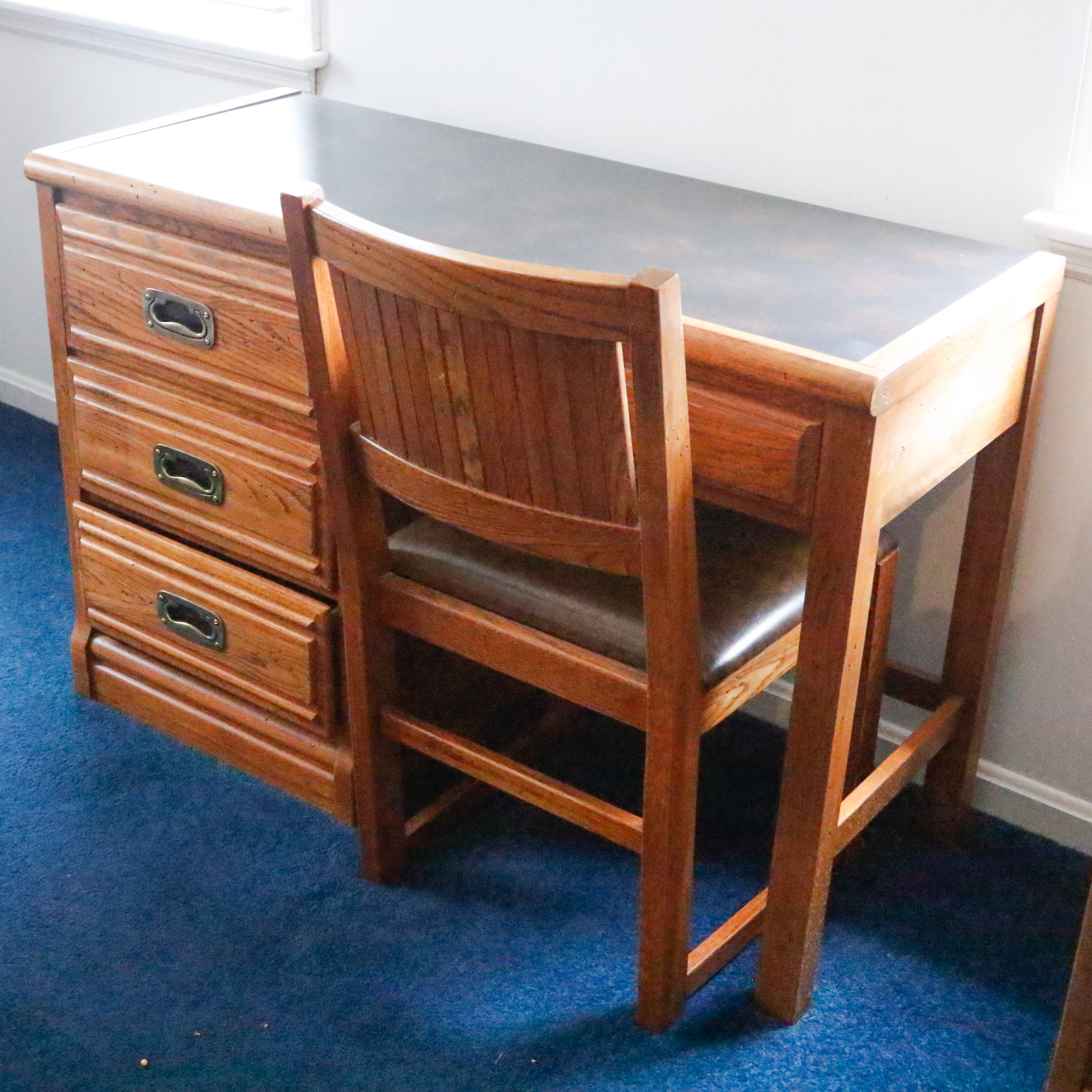 Young Hinkle Outrigger Desk and Chair