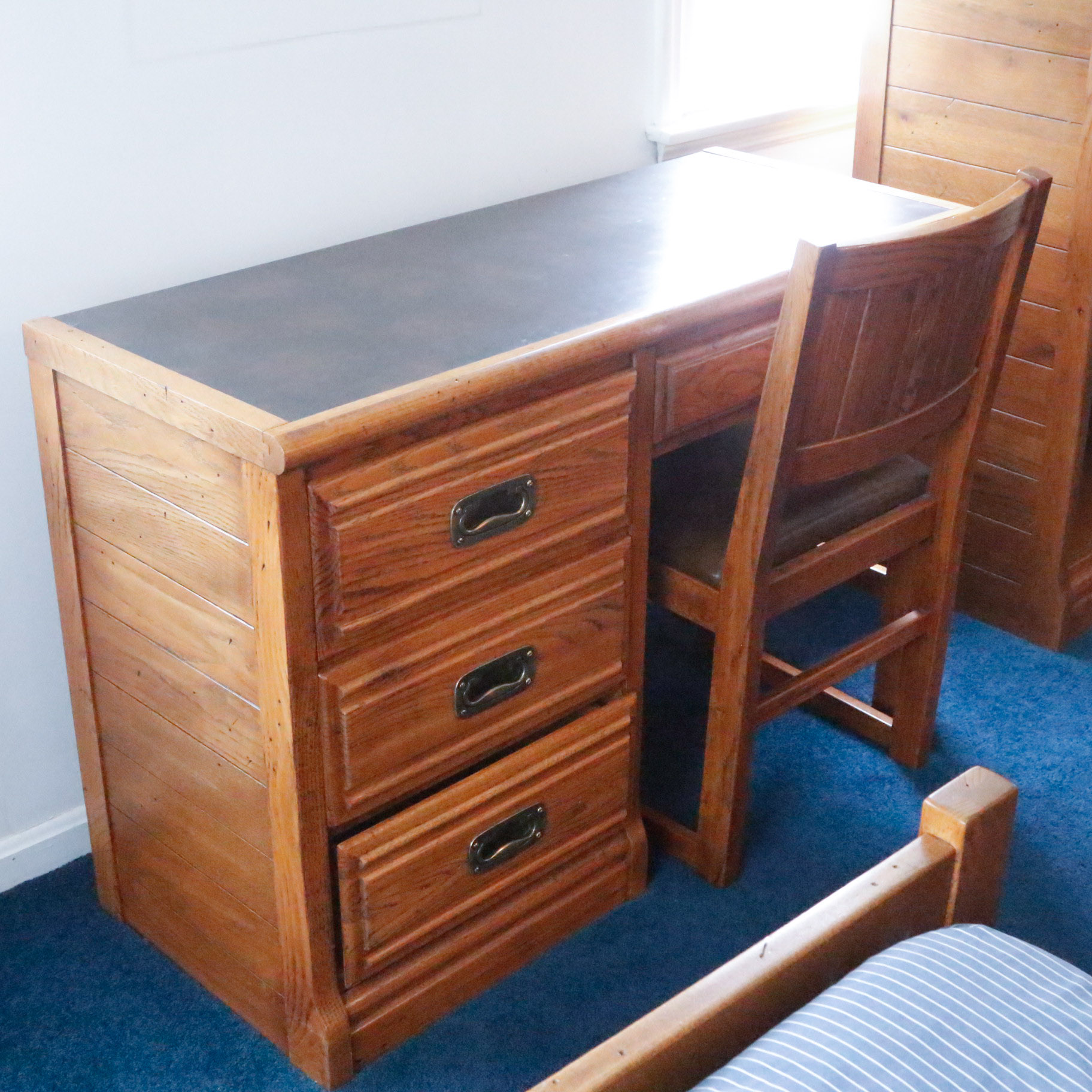 Young Hinkle Outrigger Desk and Chair