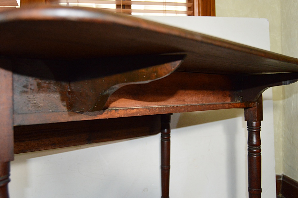 Antique Late 19th Century Mahogany Drop-Leaf Side Table