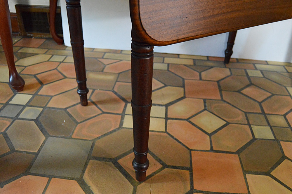 Antique Late 19th Century Mahogany Drop-Leaf Side Table
