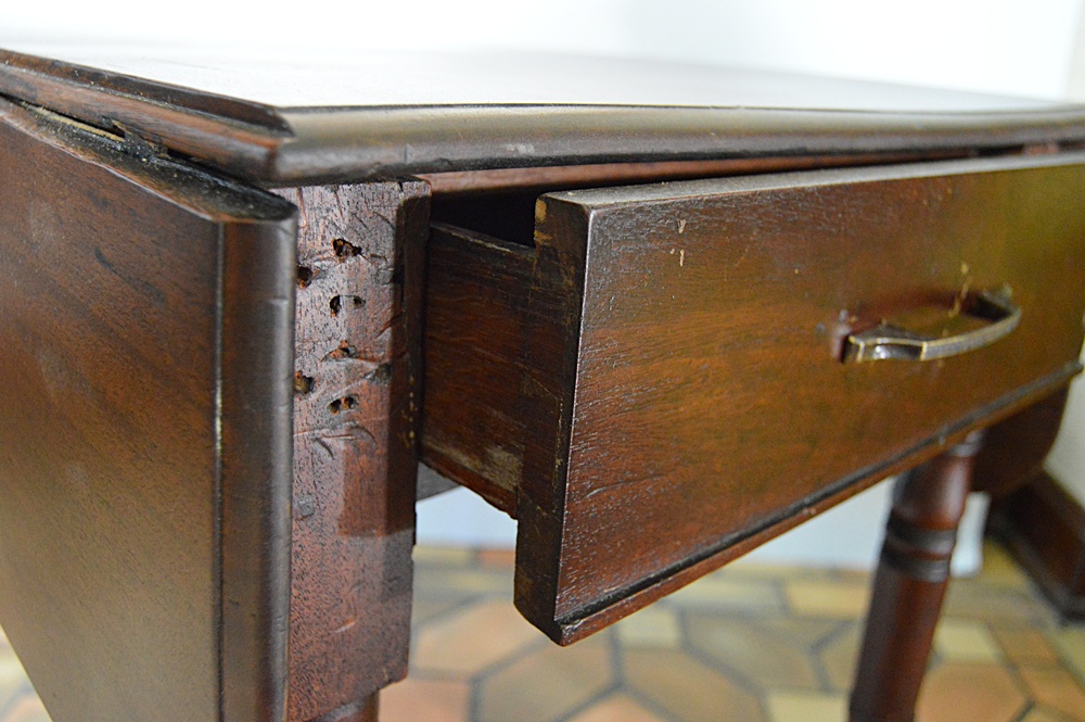 Antique Late 19th Century Mahogany Drop-Leaf Side Table