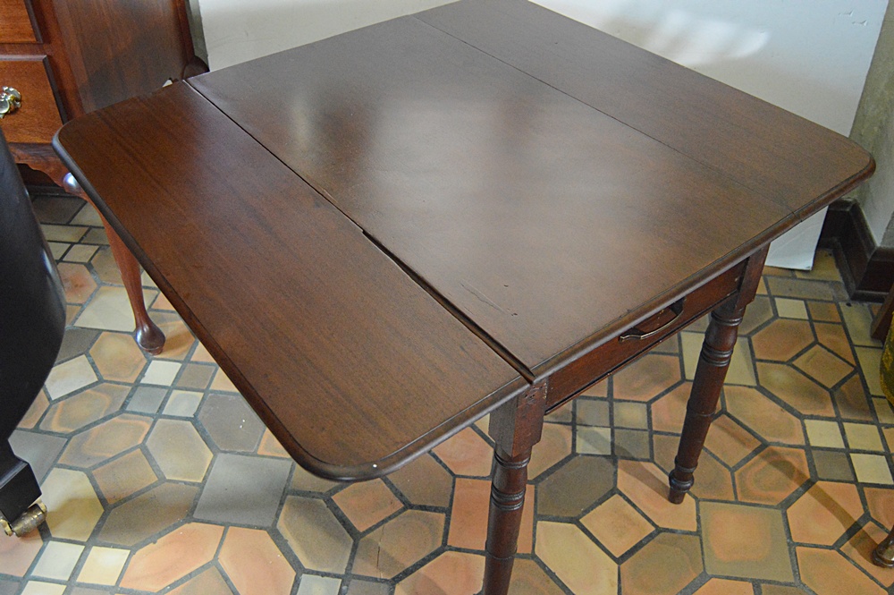 Antique Late 19th Century Mahogany Drop-Leaf Side Table