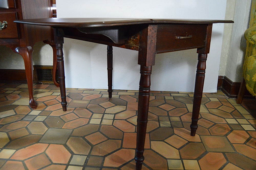 Antique Late 19th Century Mahogany Drop-Leaf Side Table