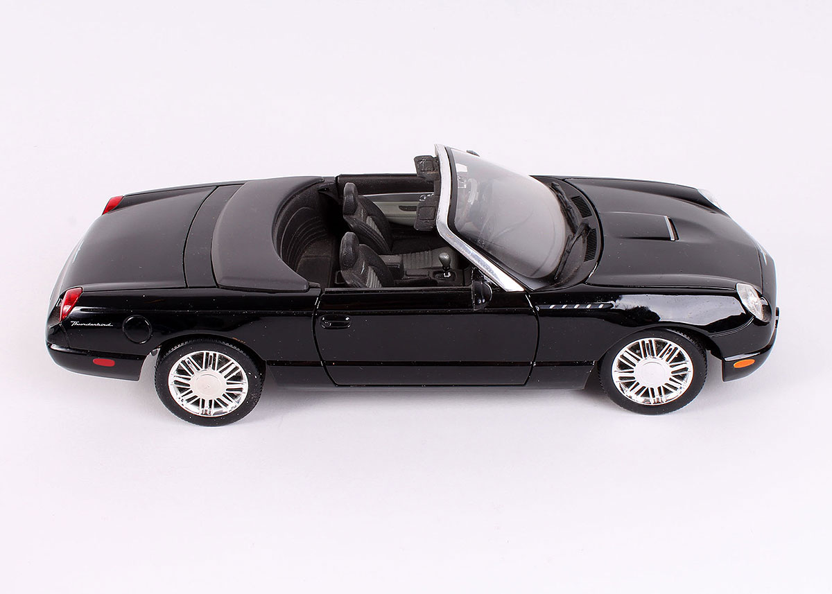 Two Maisto 1:18 Scale Die Cast Cars