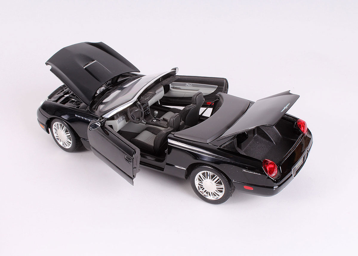 Two Maisto 1:18 Scale Die Cast Cars
