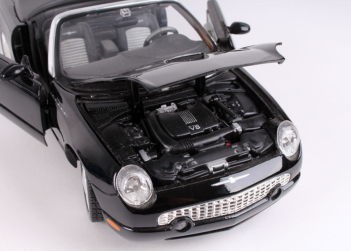 Two Maisto 1:18 Scale Die Cast Cars