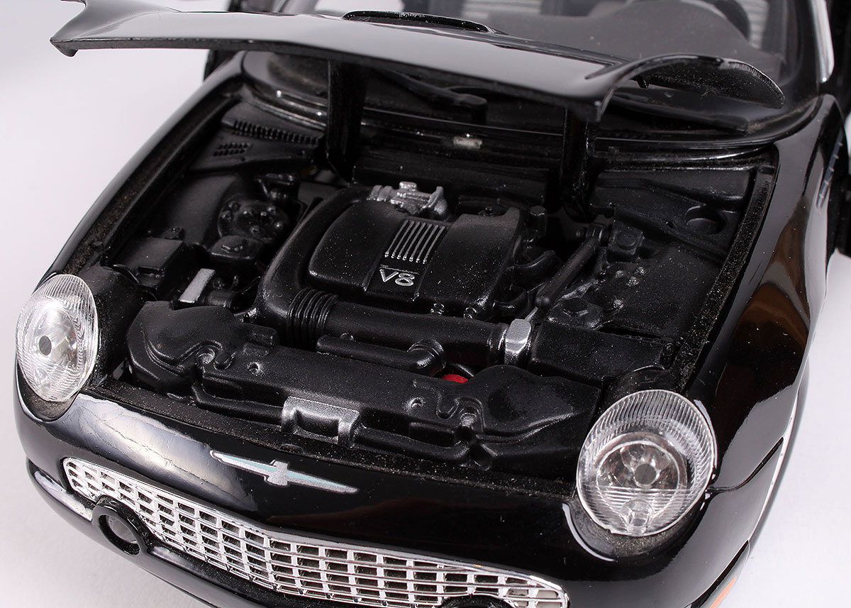 Two Maisto 1:18 Scale Die Cast Cars