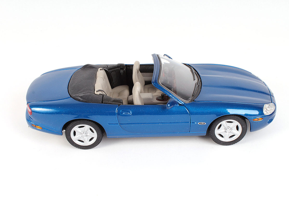 Two Maisto 1:18 Scale Die Cast Cars