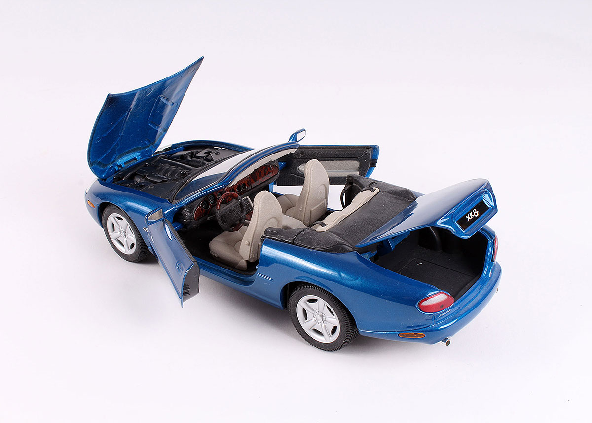Two Maisto 1:18 Scale Die Cast Cars