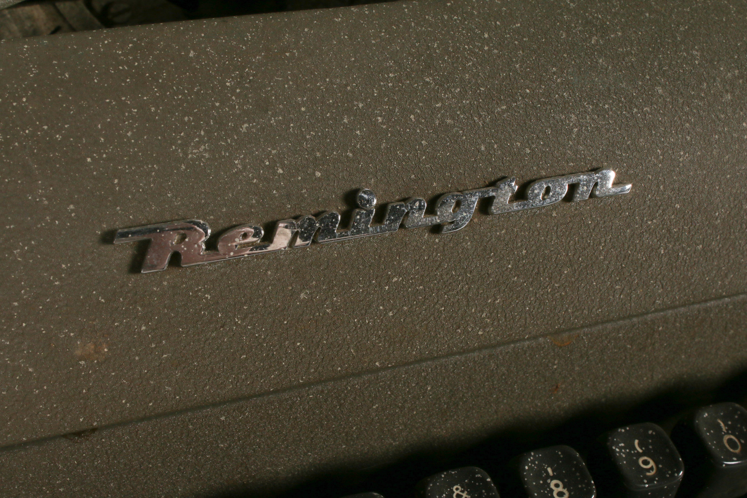 Vintage Remington Typewriter and Carrying Case