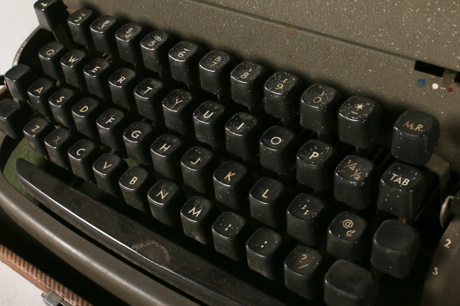 Vintage Remington Typewriter and Carrying Case