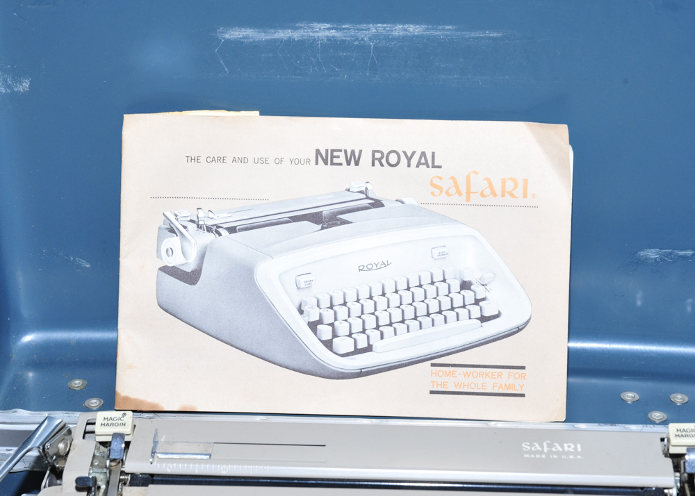 Royal Safari Manual Typewriter with Carrying Case