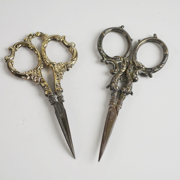 Antique Sterling Embroidery Button Scissors