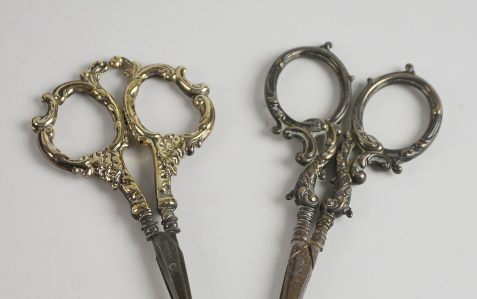 Antique Sterling Embroidery Button Scissors