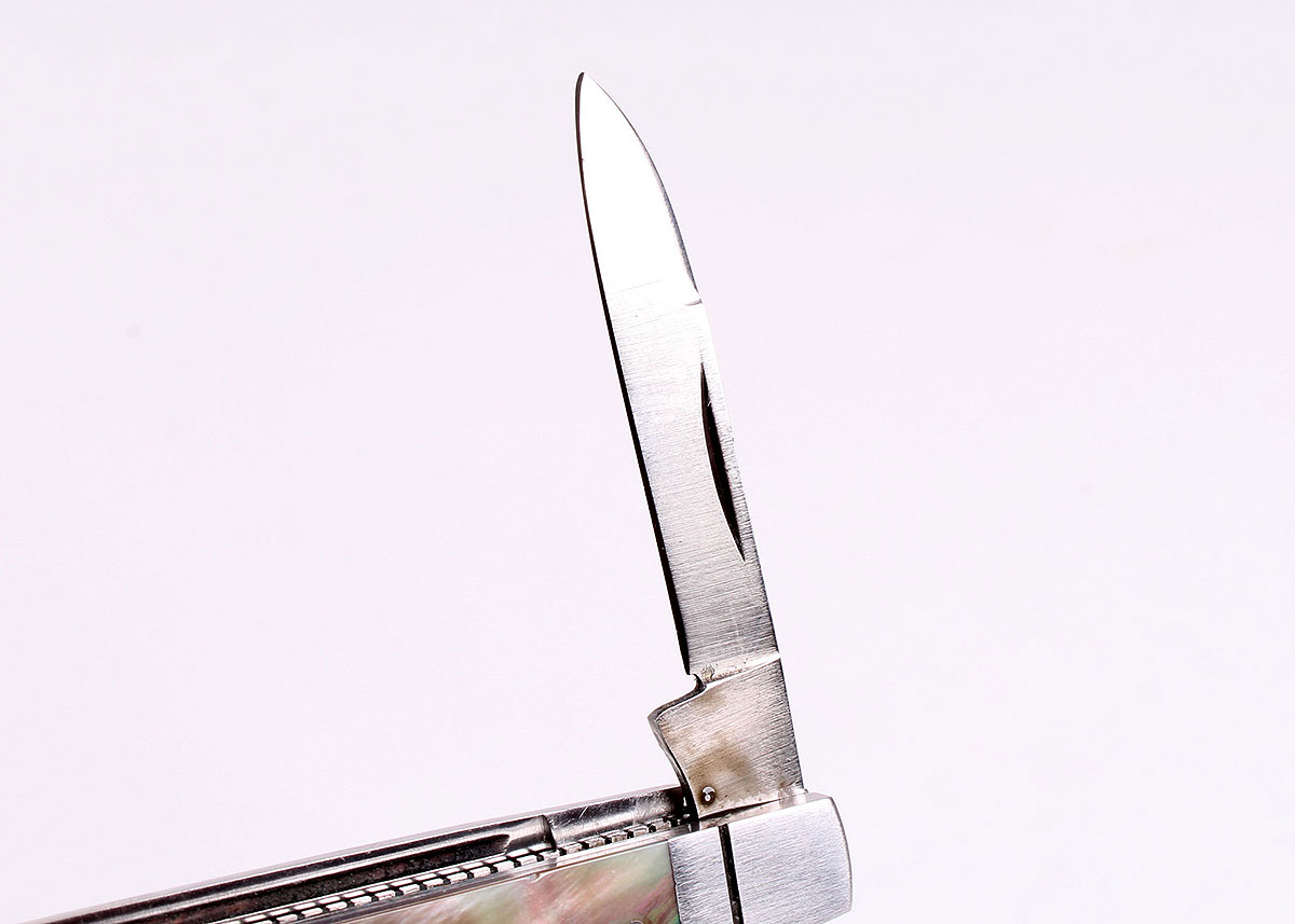 Queen Dan Burke 3 3/16 Inch Doctor's Knife with Black Lip Pearl