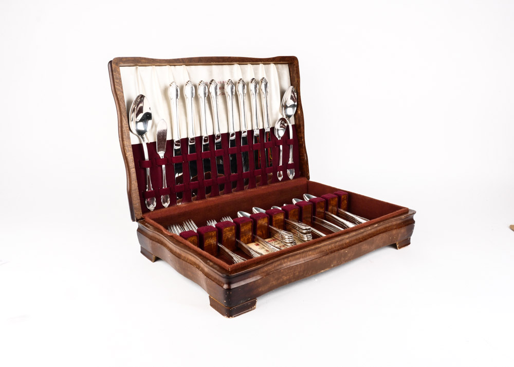 Set of 1847 Rogers Bros. Plated Silver Flatware in "Remembrance"