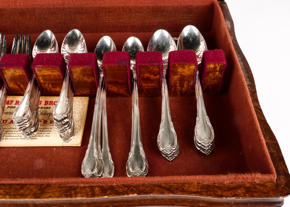 Set of 1847 Rogers Bros. Plated Silver Flatware in "Remembrance"