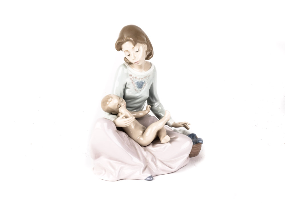 Lladro Porcelain "Dressing the Baby" Figure