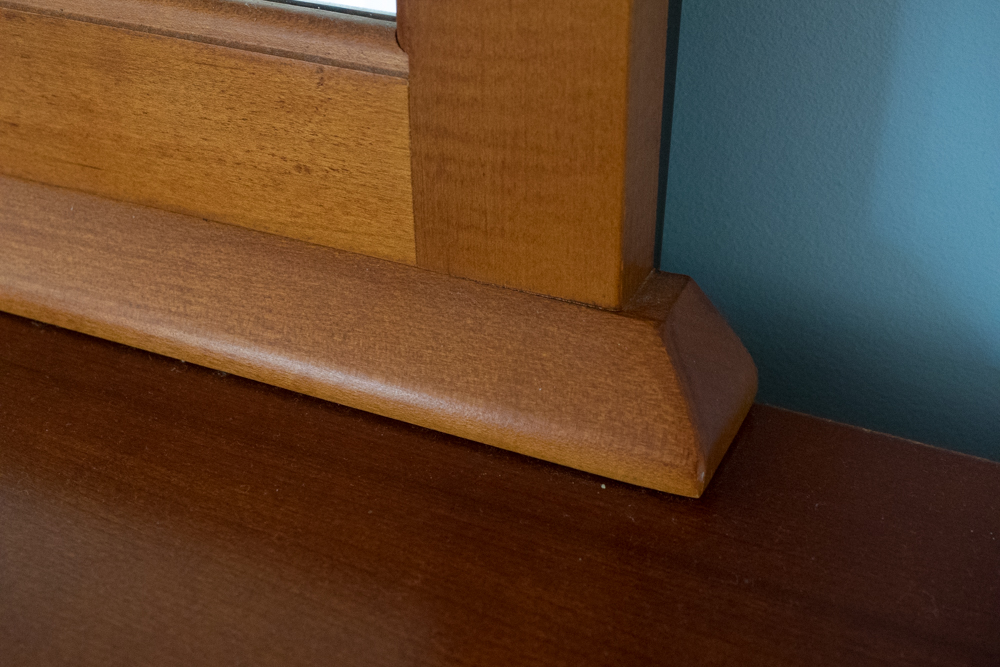 Thomasville Chest of Drawers With Mirror