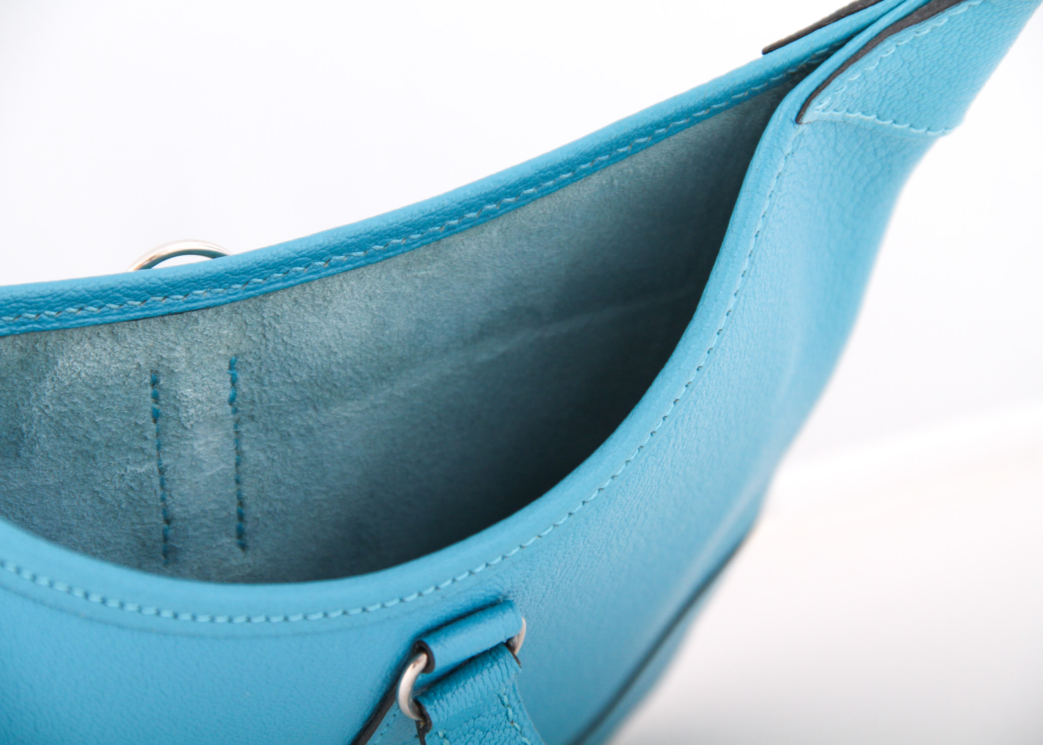 2004 Hermès Turquoise Chèvre Mysore Leather 24cm Trim Bag