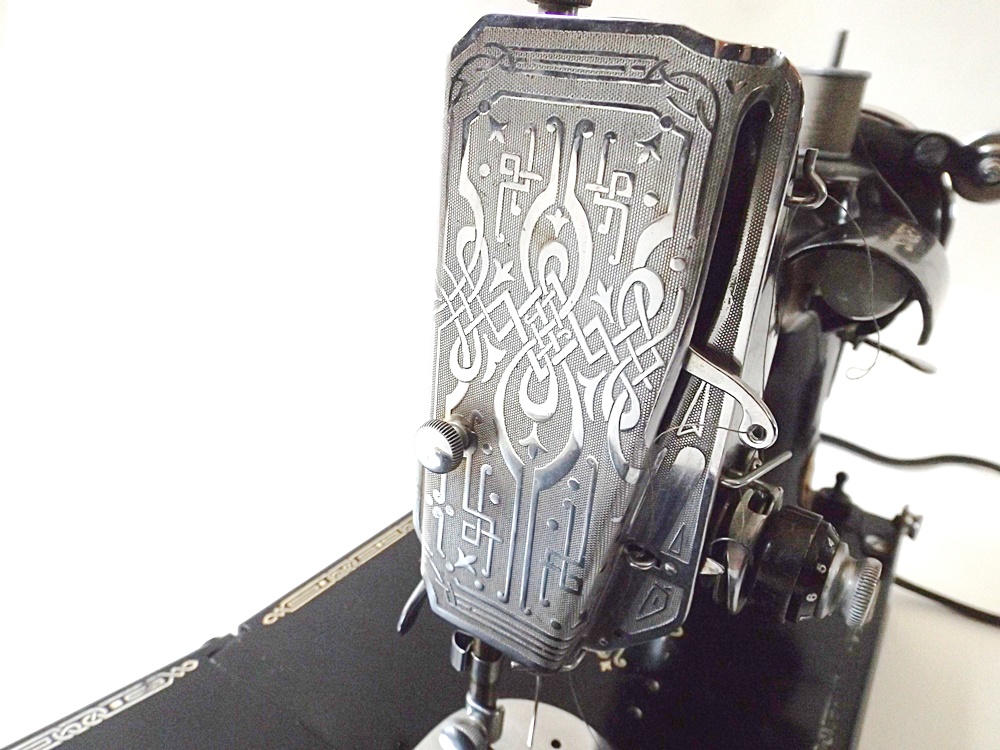 Vintage Singer Featherweight Sewing Machine