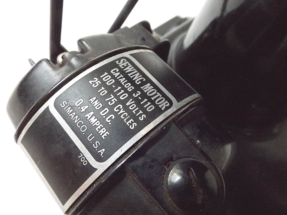 Vintage Singer Featherweight Sewing Machine