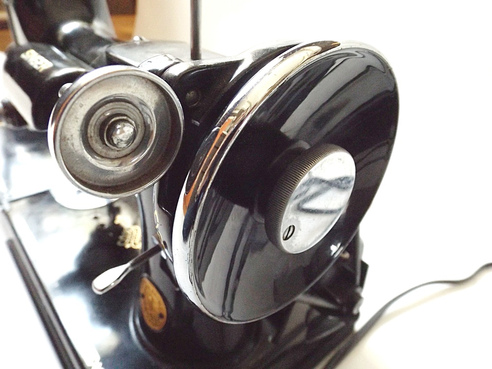 Vintage Singer Featherweight Sewing Machine