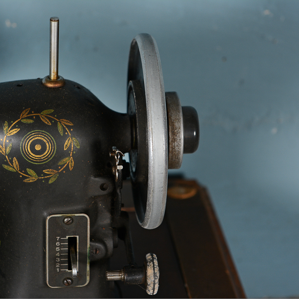 Antique Sears Roebuck Franklin Sewing Machine and Table