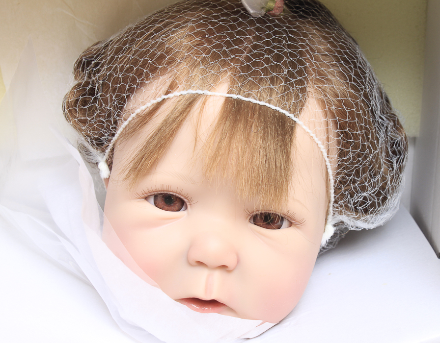 Ashton-Drake Gallery "Picture Perfect" doll