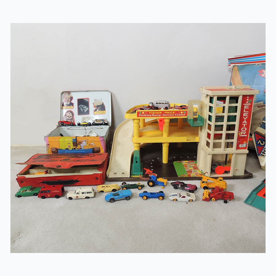 Toy Cars and Sets, Featuring Thundershift 500 Race Track and Hot Wheels