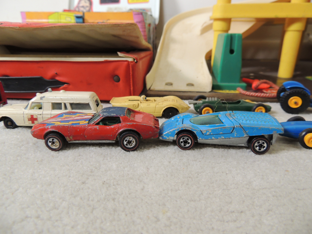 Toy Cars and Sets, Featuring Thundershift 500 Race Track and Hot Wheels