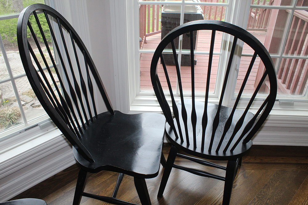 Broyhill Attic Heirlooms Windsor Style Black Chairs