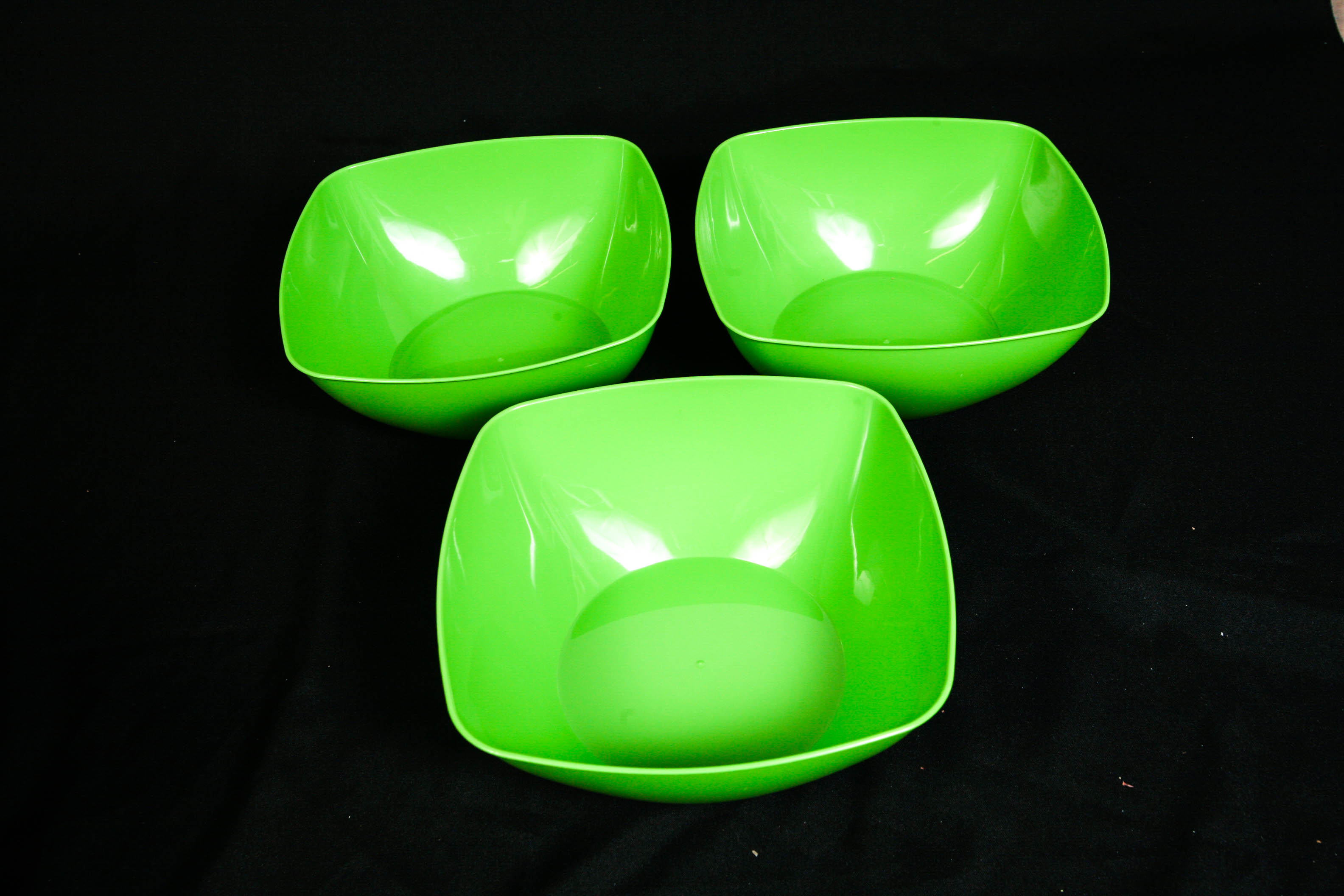 Grouping of Twenty-Five Assorted Entertaining Pieces