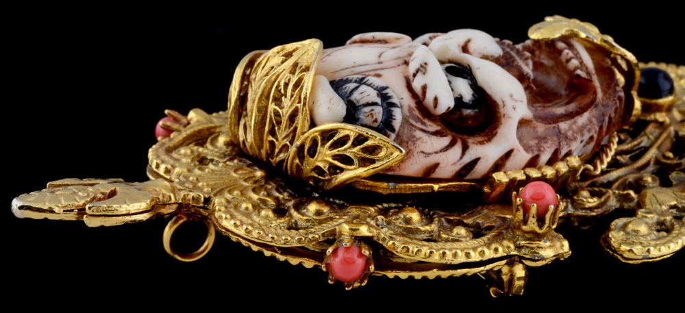 Vintage Japanese Inspired Noh Mask Openwork Costume Brooch/Pendant