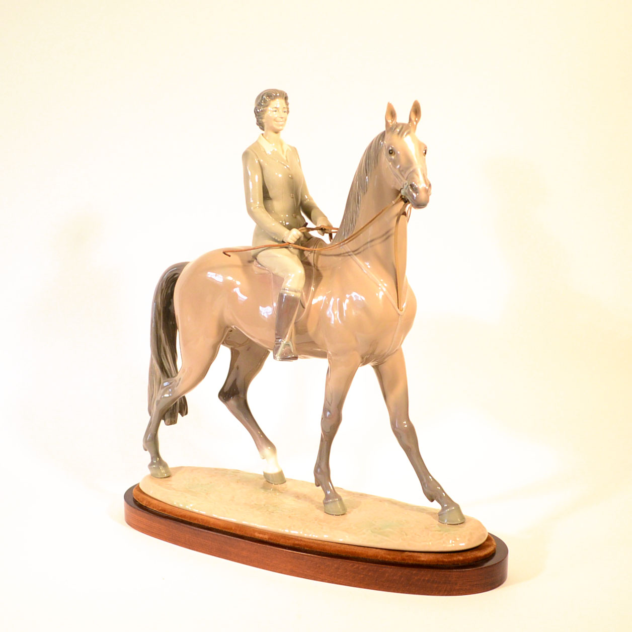 1979 Lladro Queen Elizabeth II Figurine