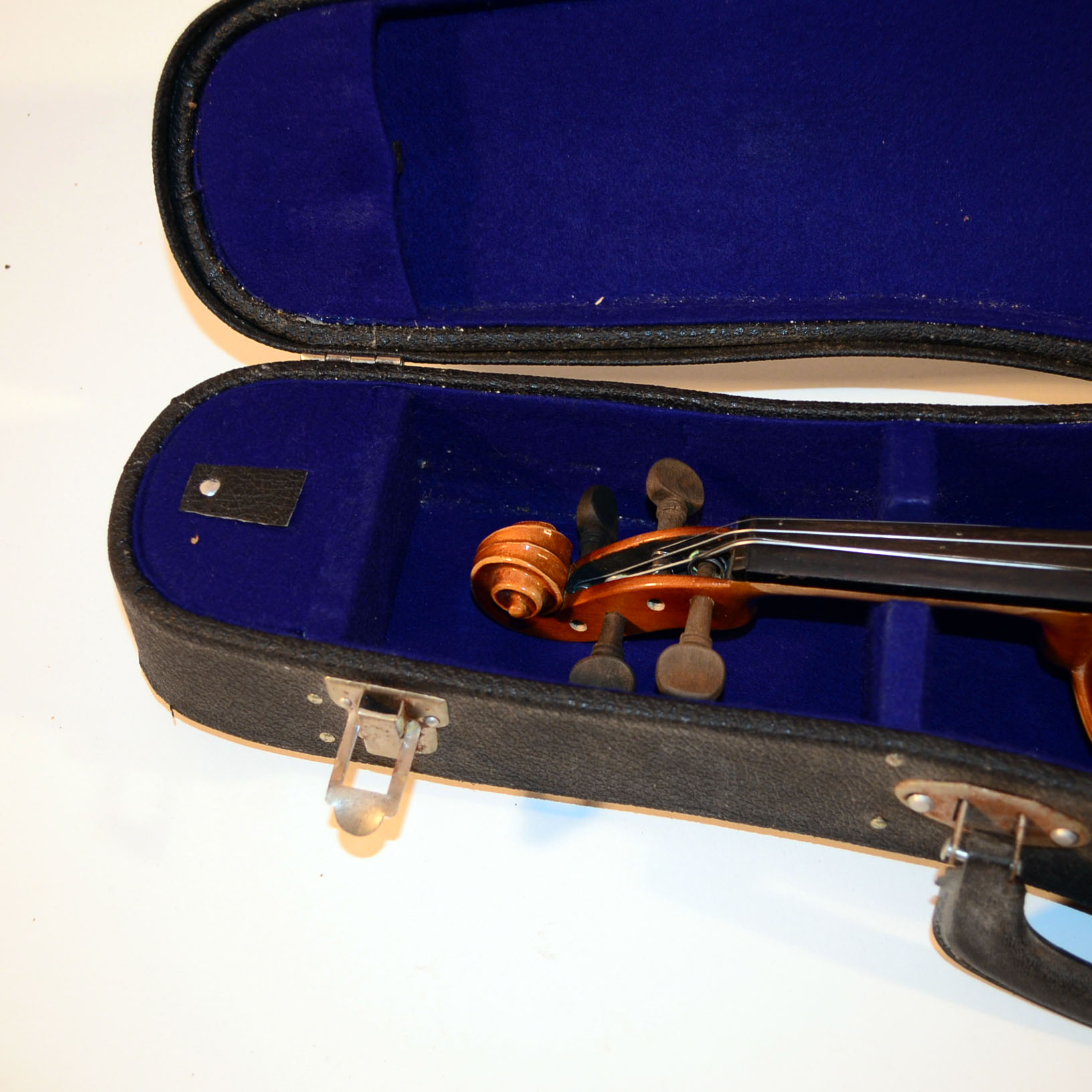 Fractional 1/8 Size Violin With Case