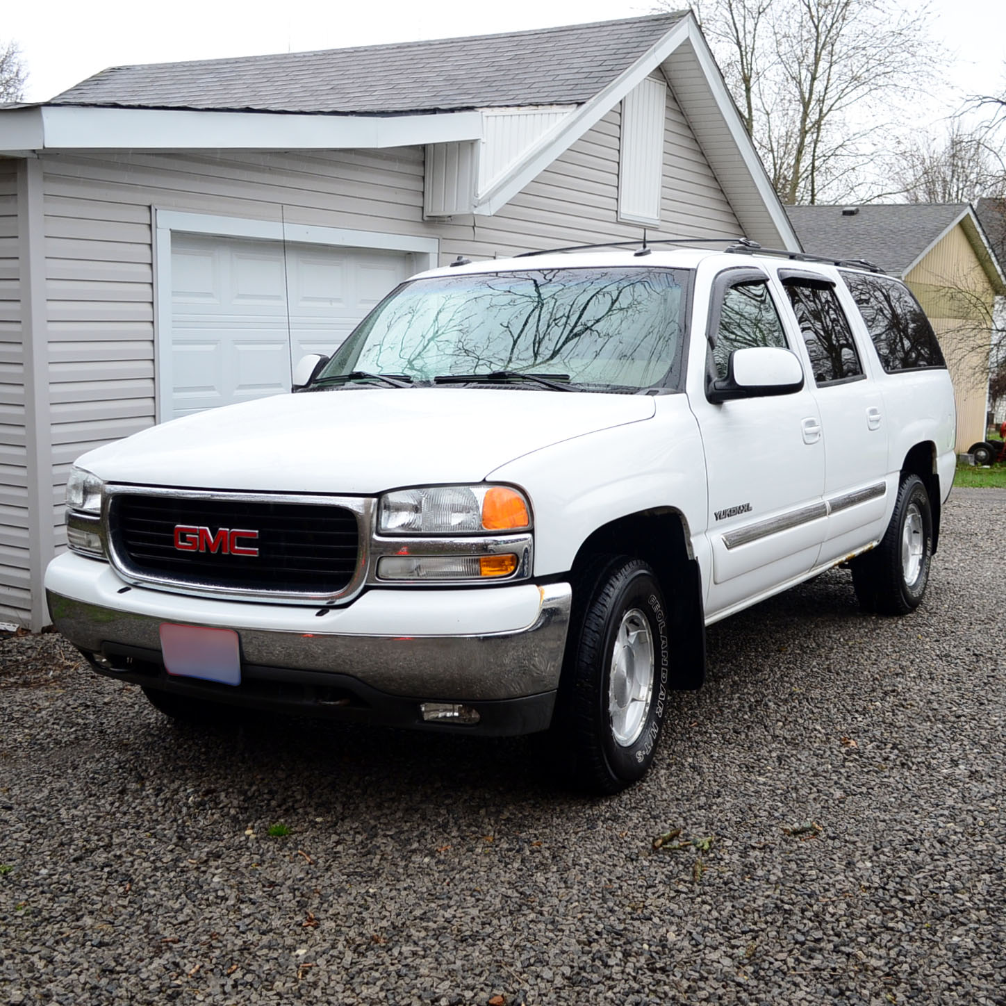 White 2003 GMC Yukon XL SUV