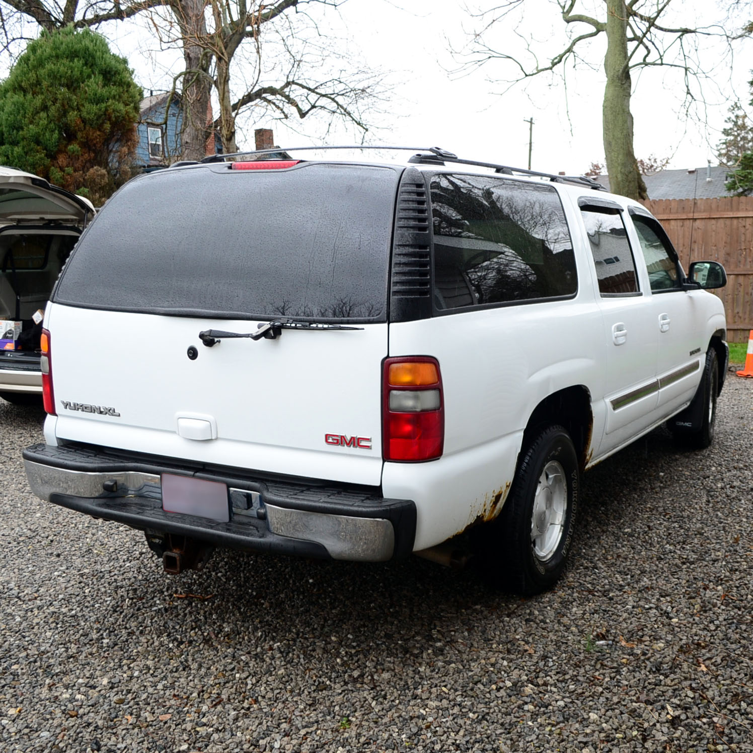White 2003 GMC Yukon XL SUV