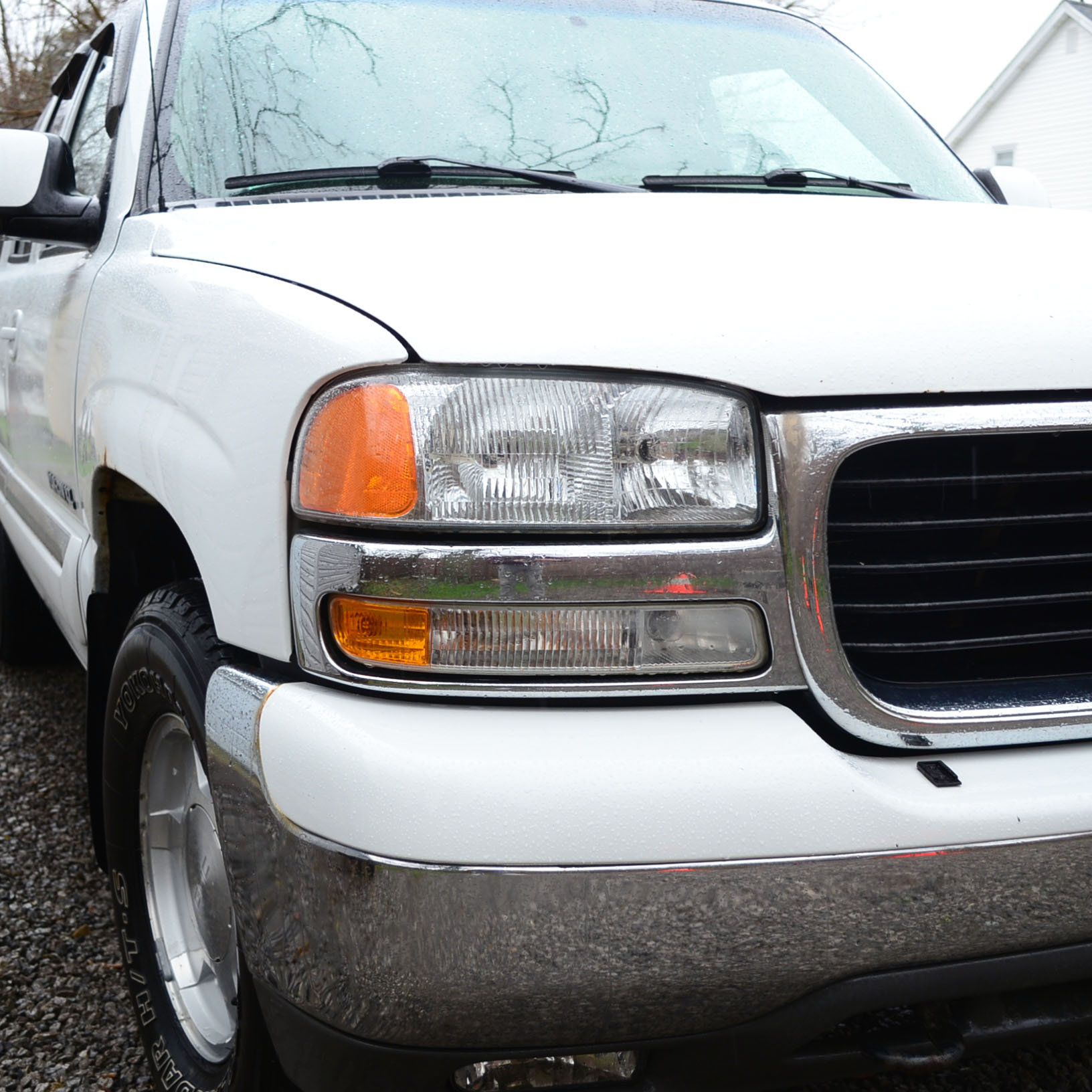 White 2003 GMC Yukon XL SUV