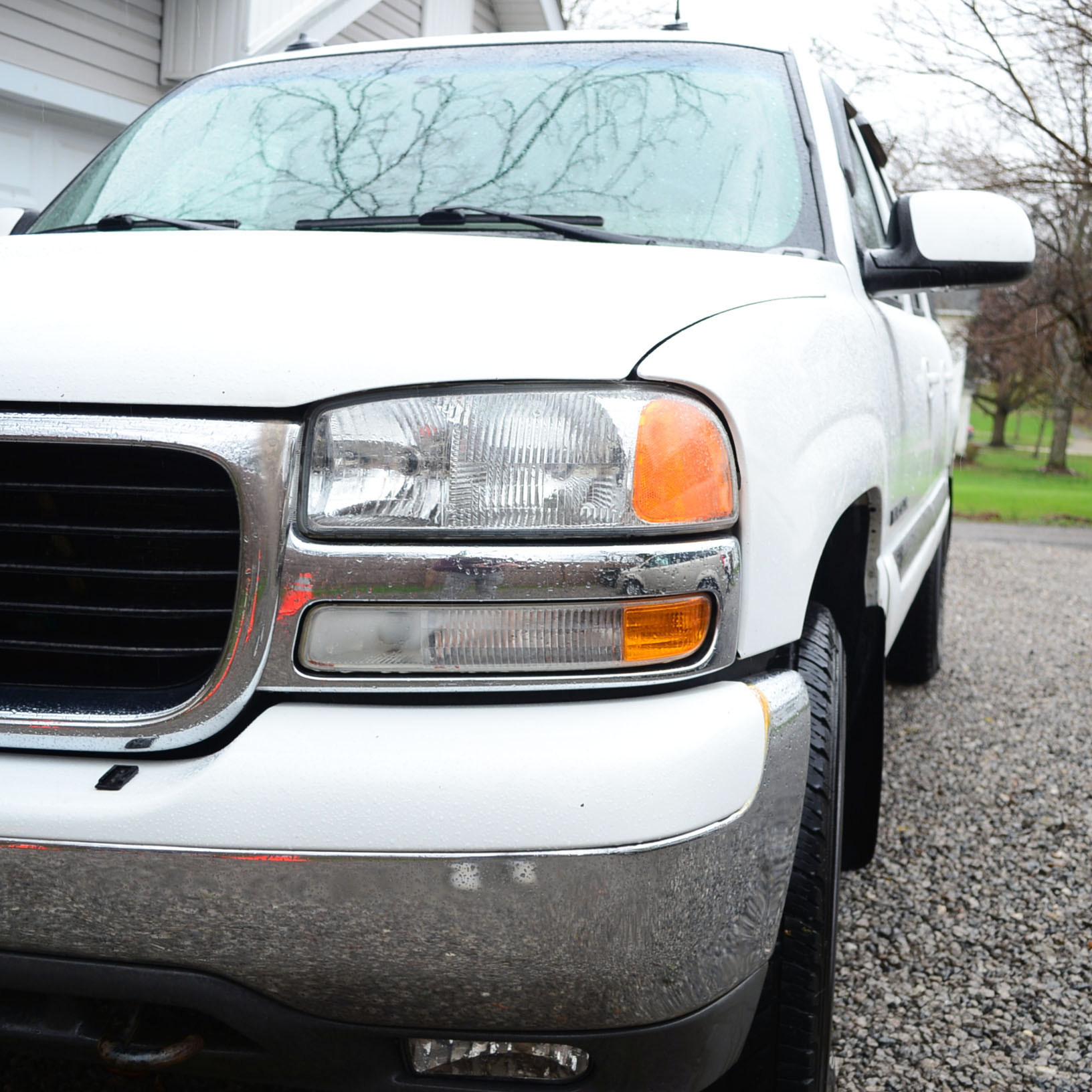 White 2003 GMC Yukon XL SUV