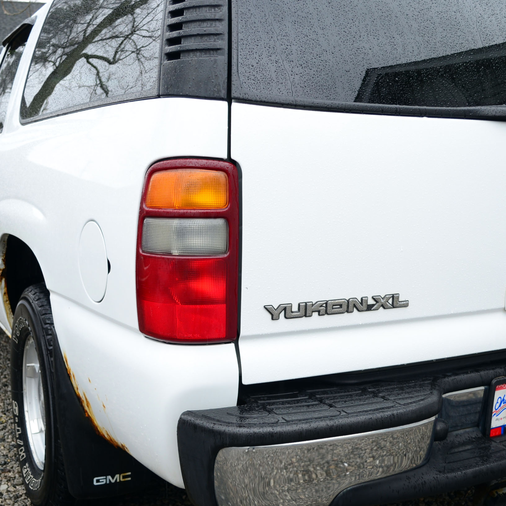 White 2003 GMC Yukon XL SUV