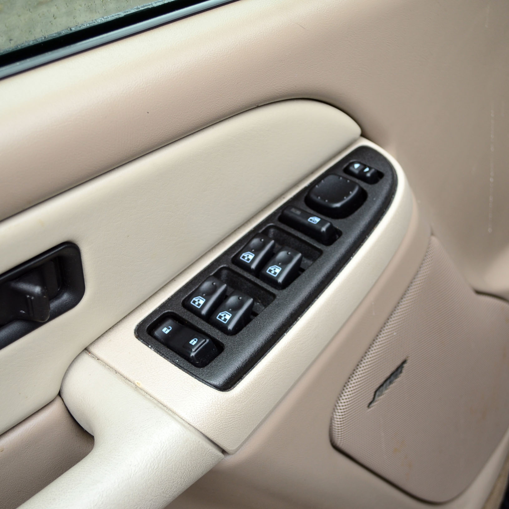 White 2003 GMC Yukon XL SUV