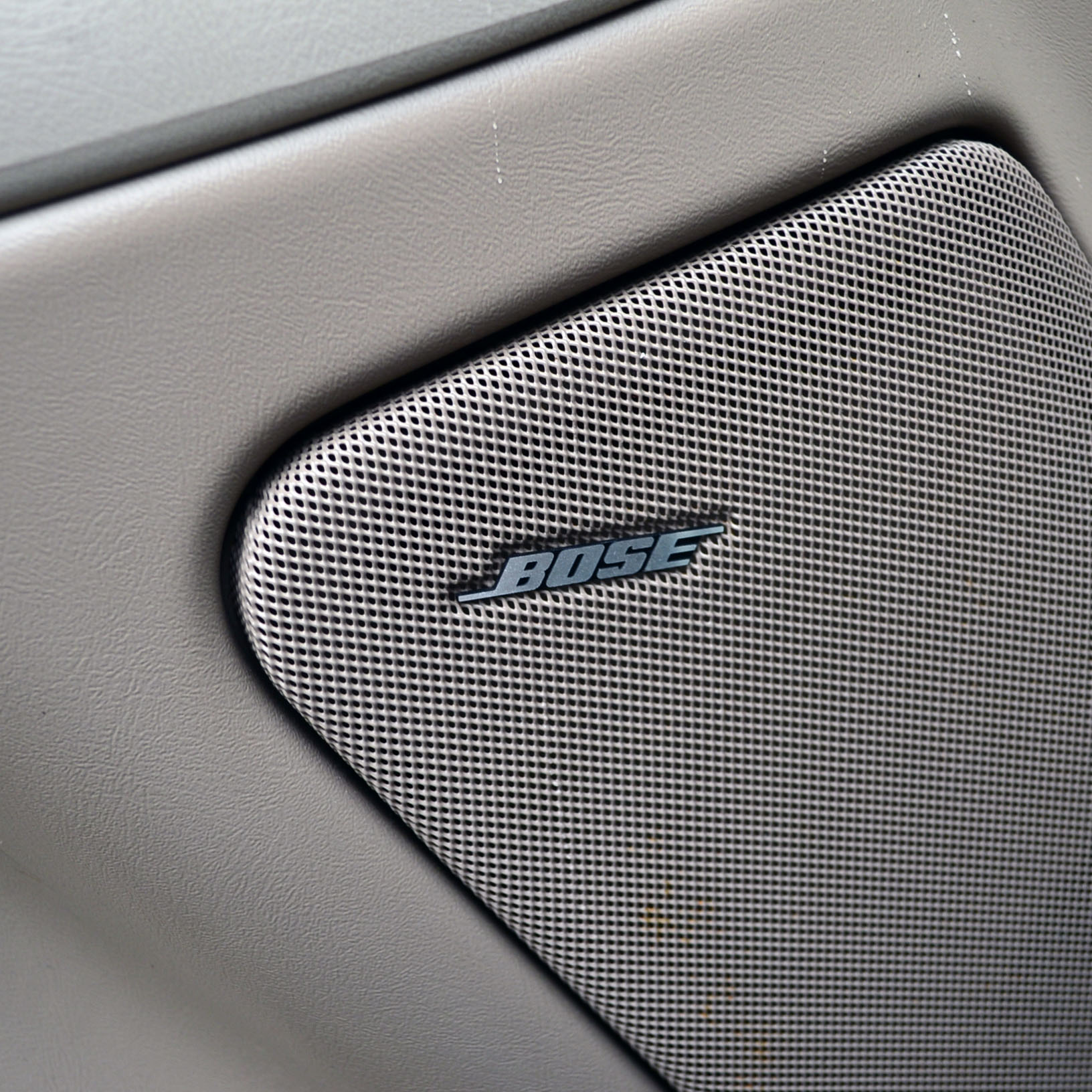 White 2003 GMC Yukon XL SUV