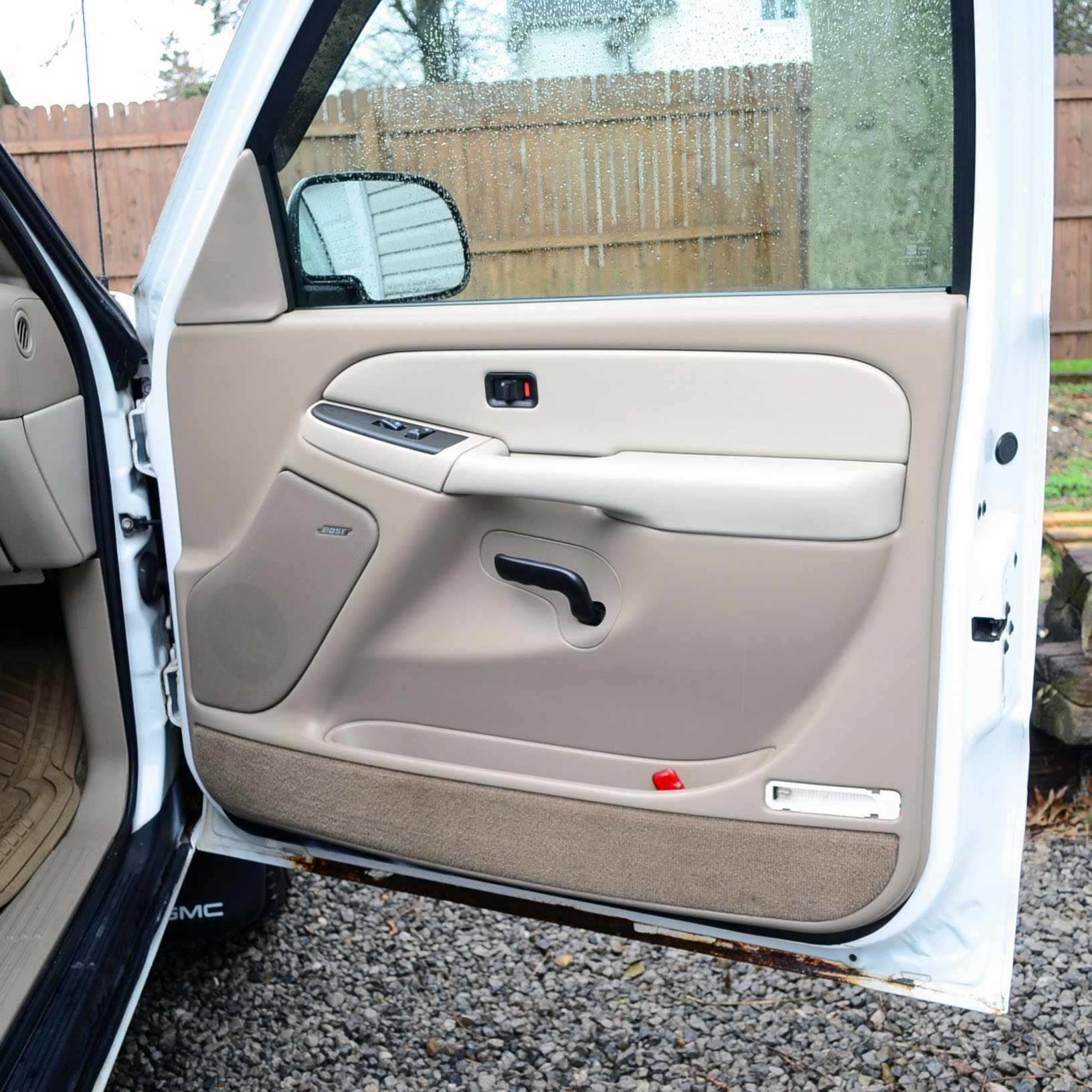 White 2003 GMC Yukon XL SUV