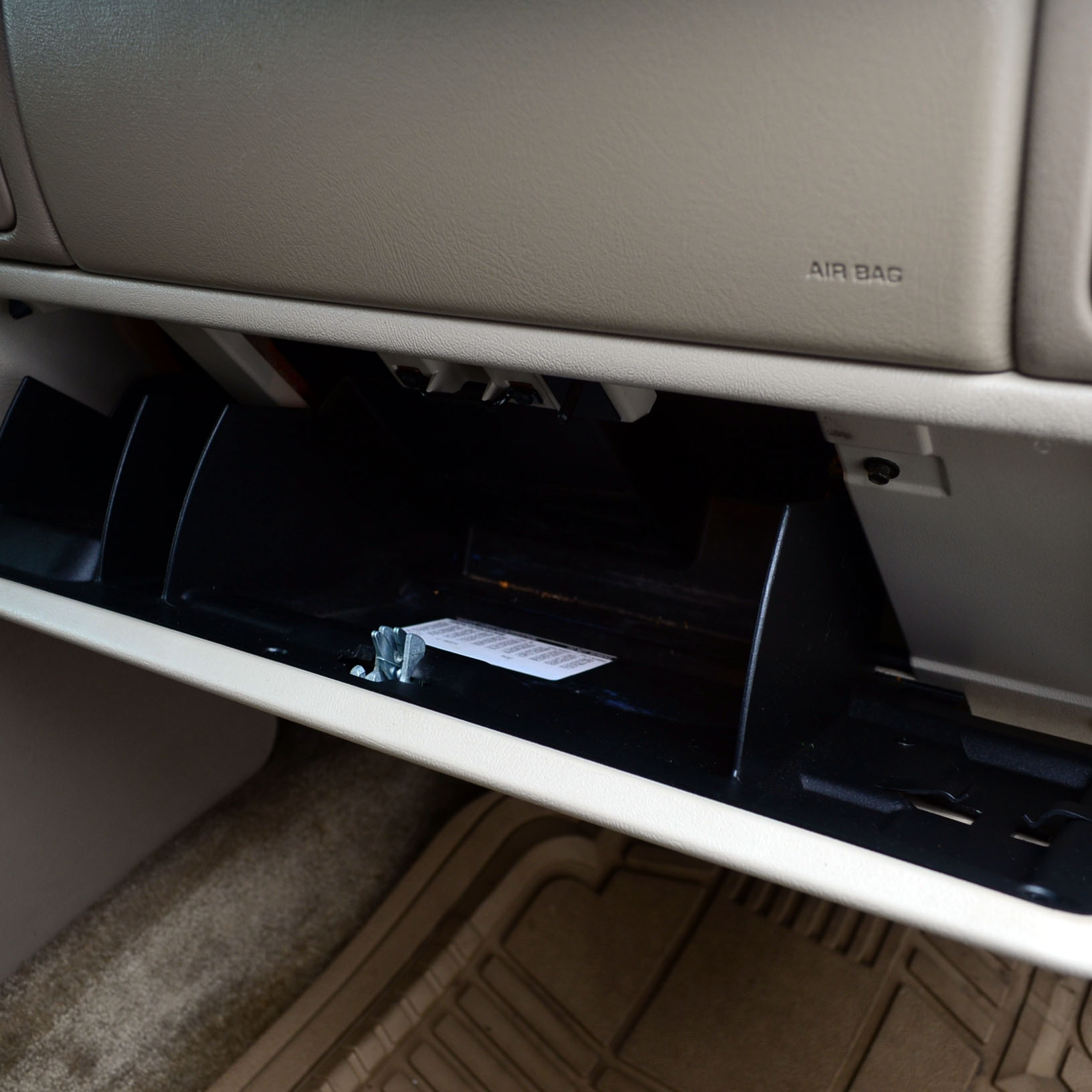 White 2003 GMC Yukon XL SUV