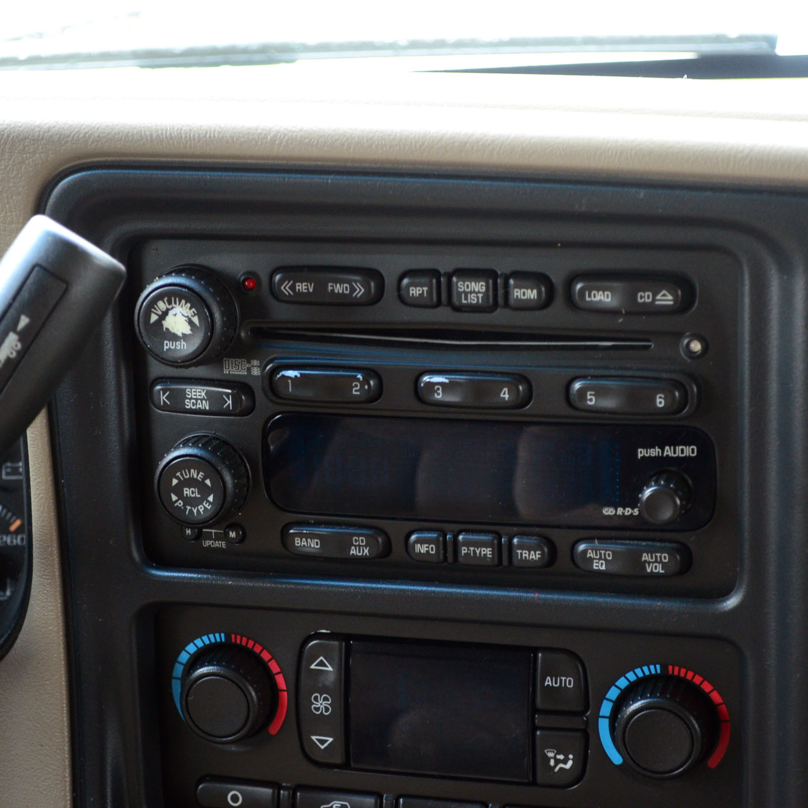 White 2003 GMC Yukon XL SUV