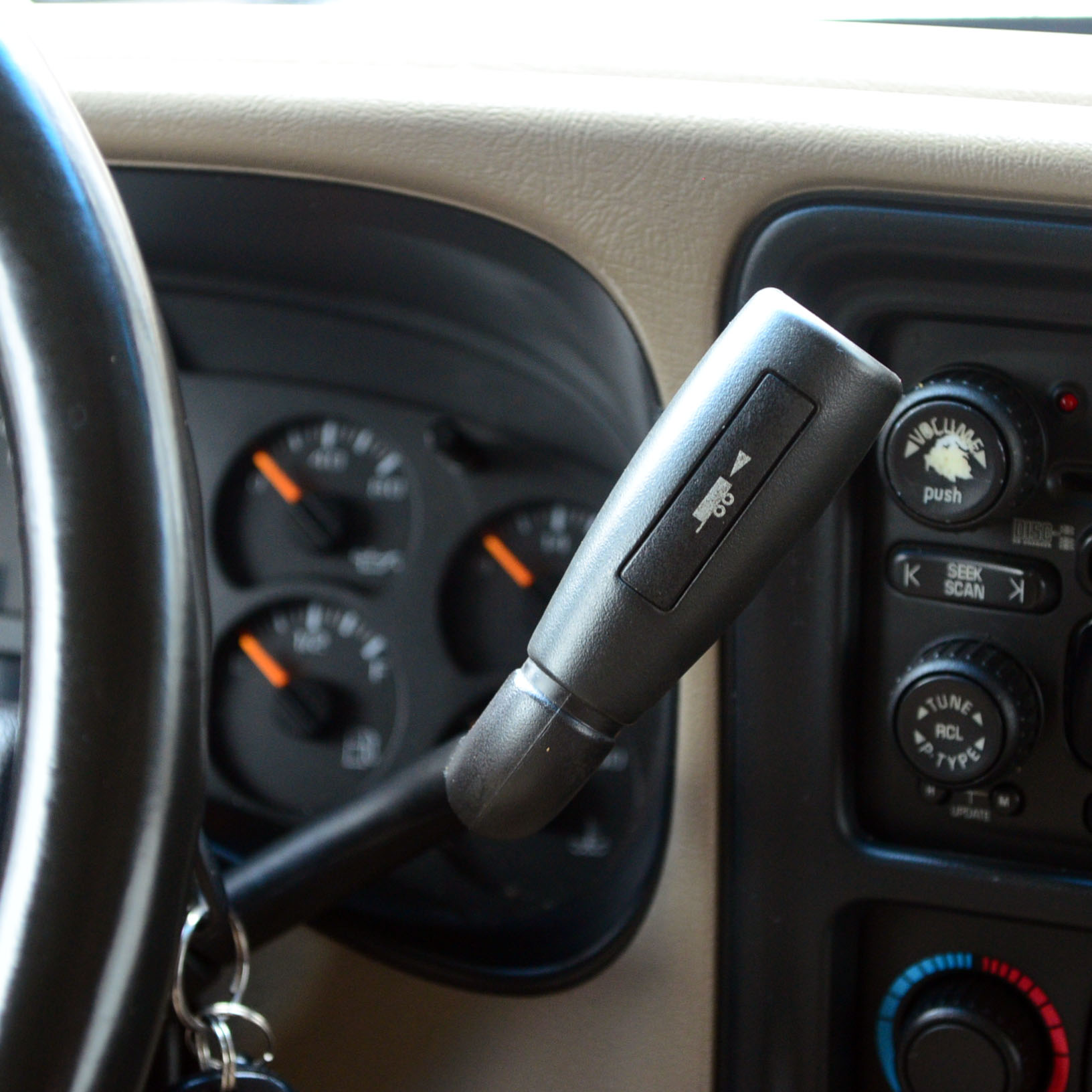 White 2003 GMC Yukon XL SUV