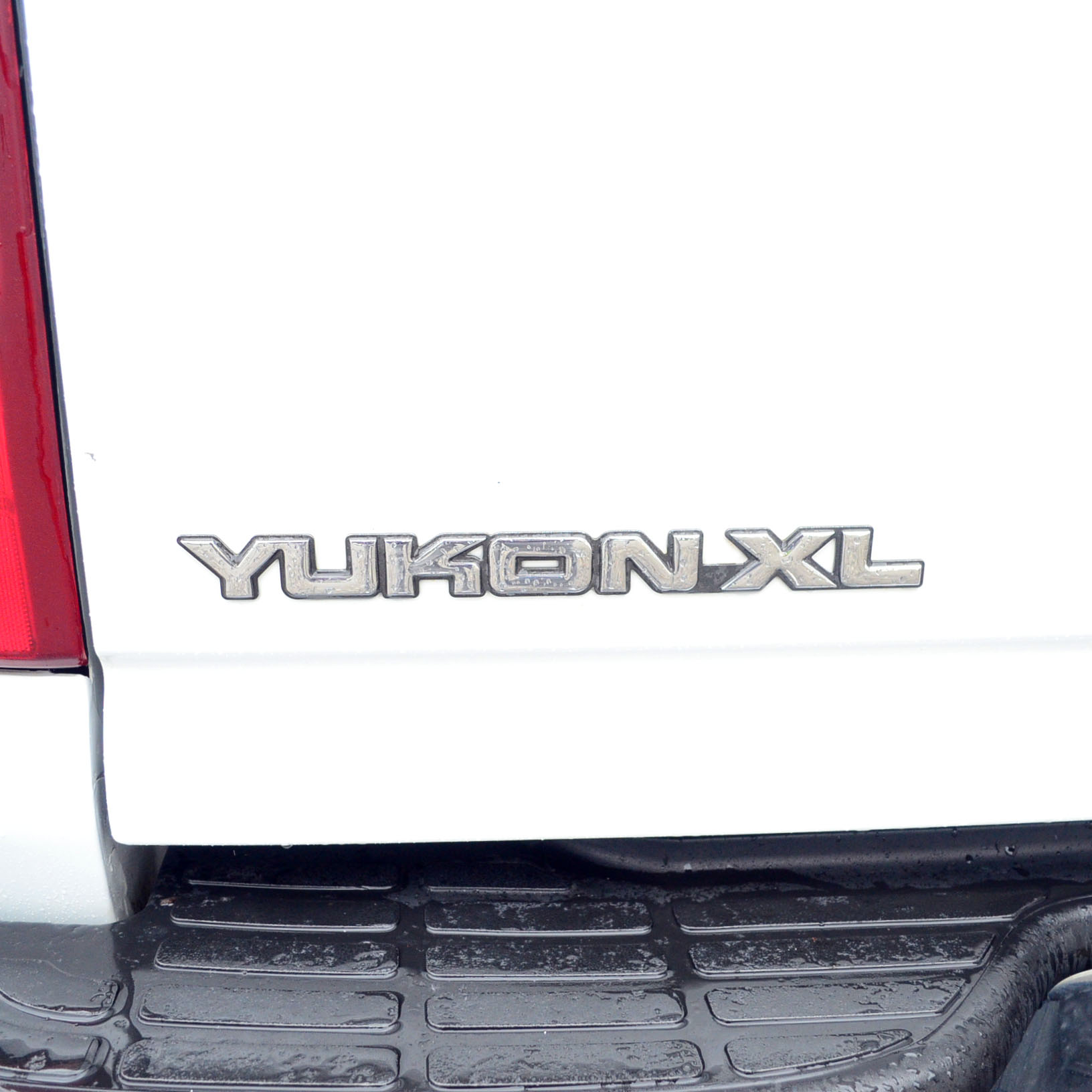 White 2003 GMC Yukon XL SUV