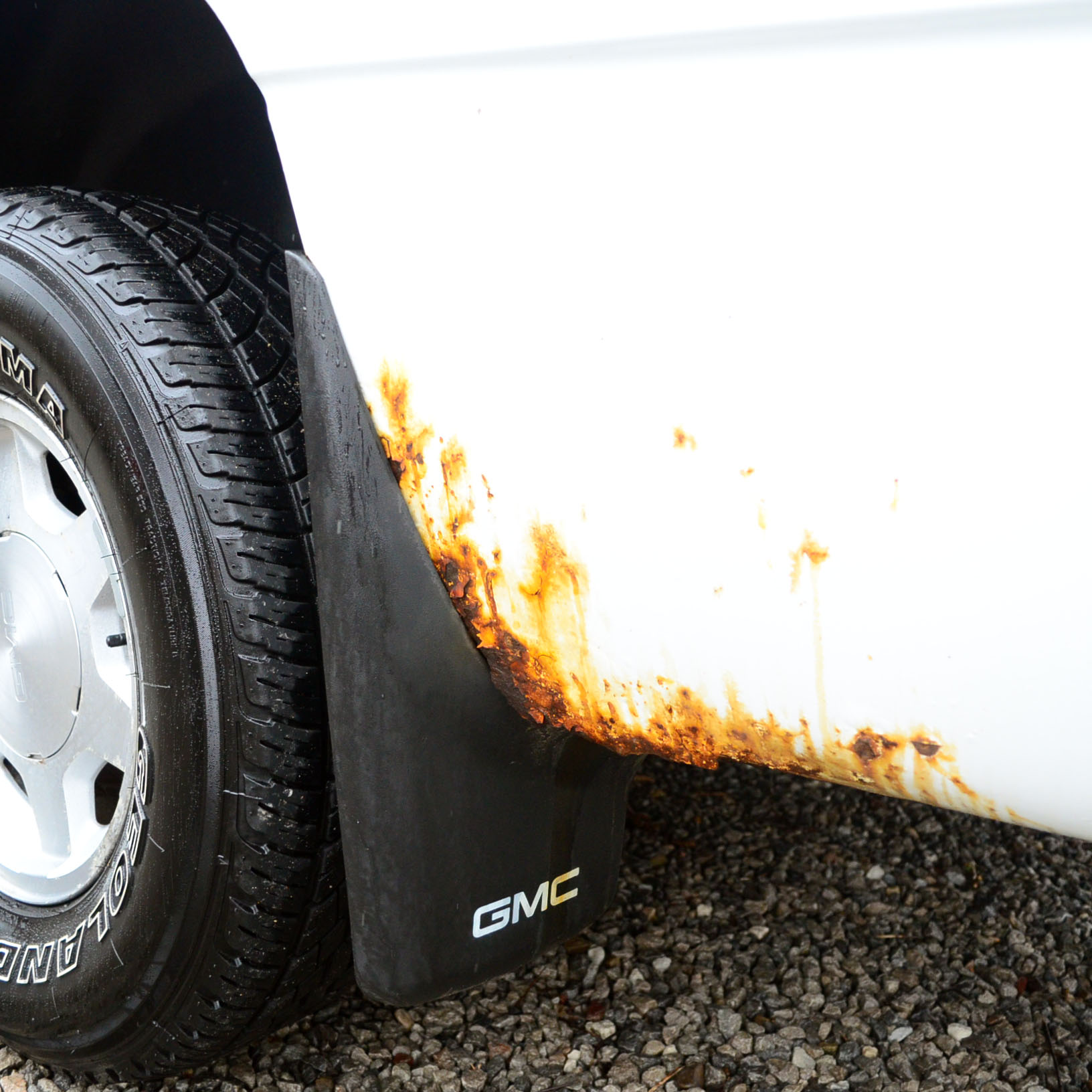 White 2003 GMC Yukon XL SUV